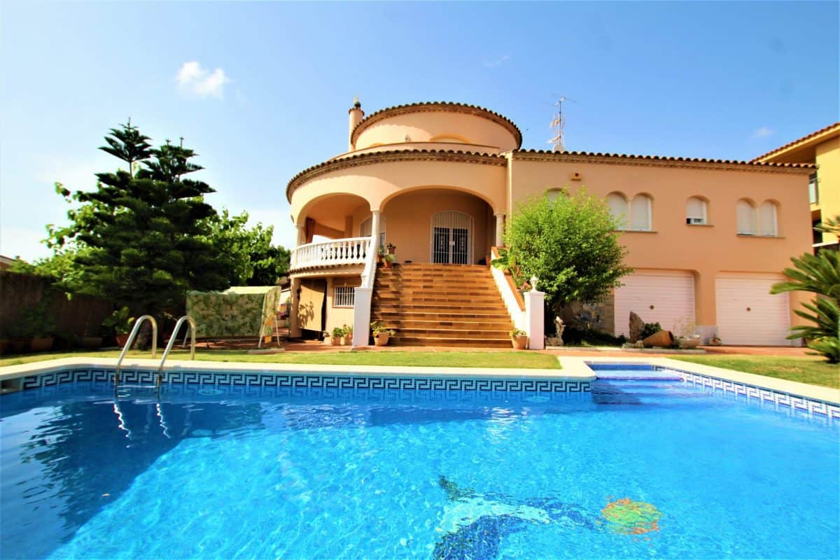 Casa con piscina, jardines y terrazas, Sant Pere de Ribes cerca de